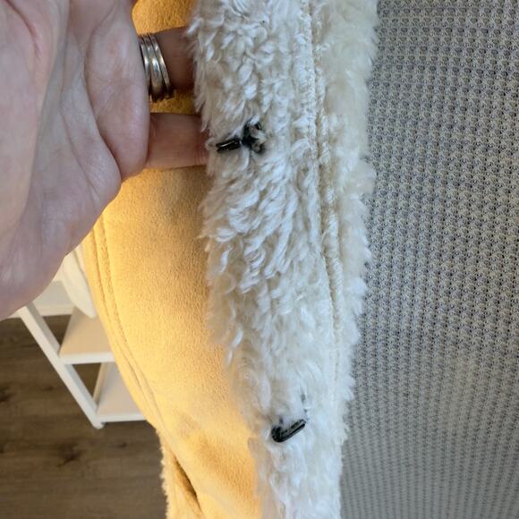 Maurices sz. XL vegan suede vest with vegan fur lining winter, spring fall #4272 - Picture 3 of 11